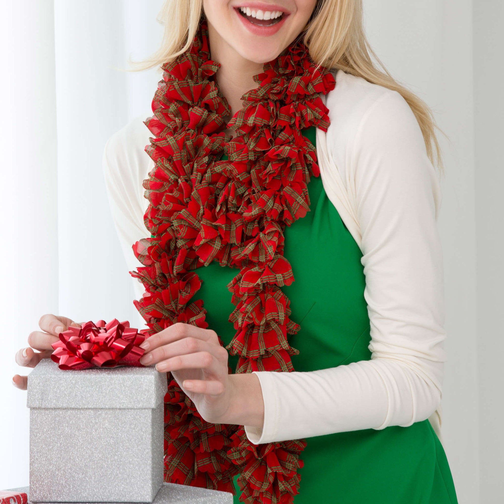 Free Red Heart Holiday Plaid Scarf Knit Pattern