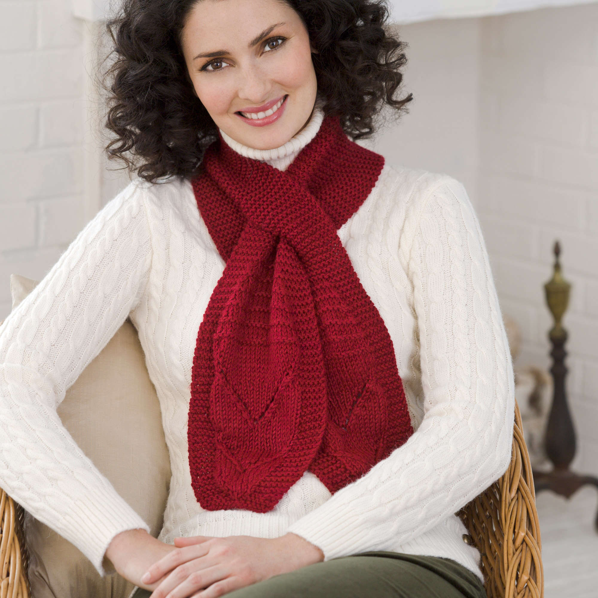 Free Beginner Red Heart Keyhole Scarf Knitting Pattern | Yarnspirations