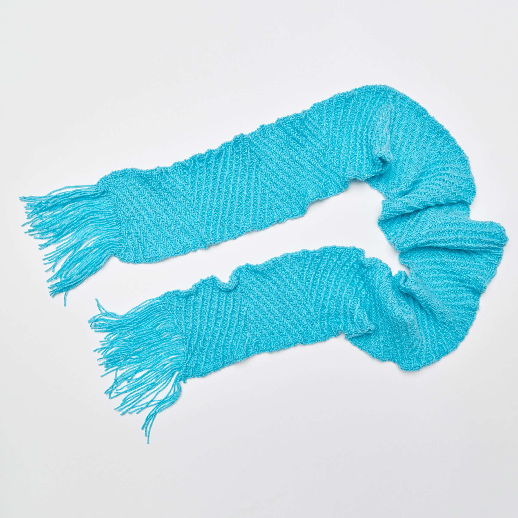 Free Easy Red Heart Zigzaggy Scarf Knitting Pattern | Yarnspirations