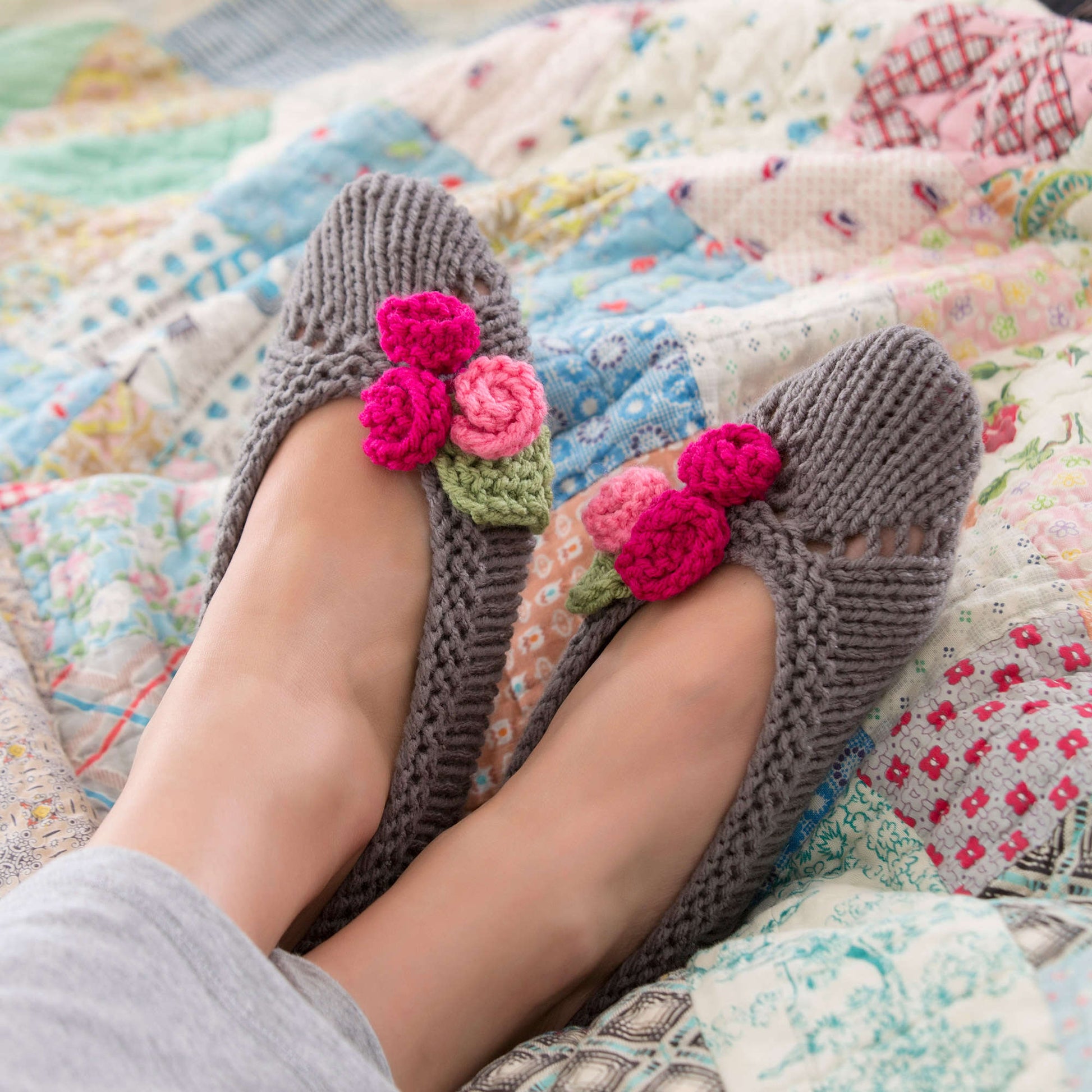 Free Red Heart Slippers For Her Knit Pattern