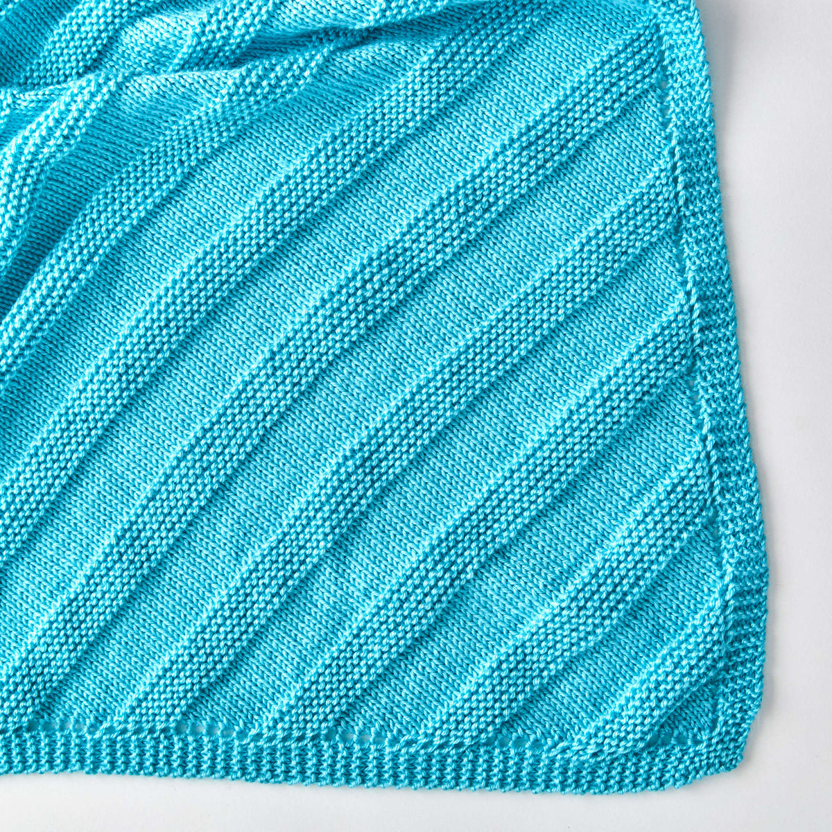 Free Easy Red Heart Cuddly Baby Blanket Knitting Pattern | Yarnspirations