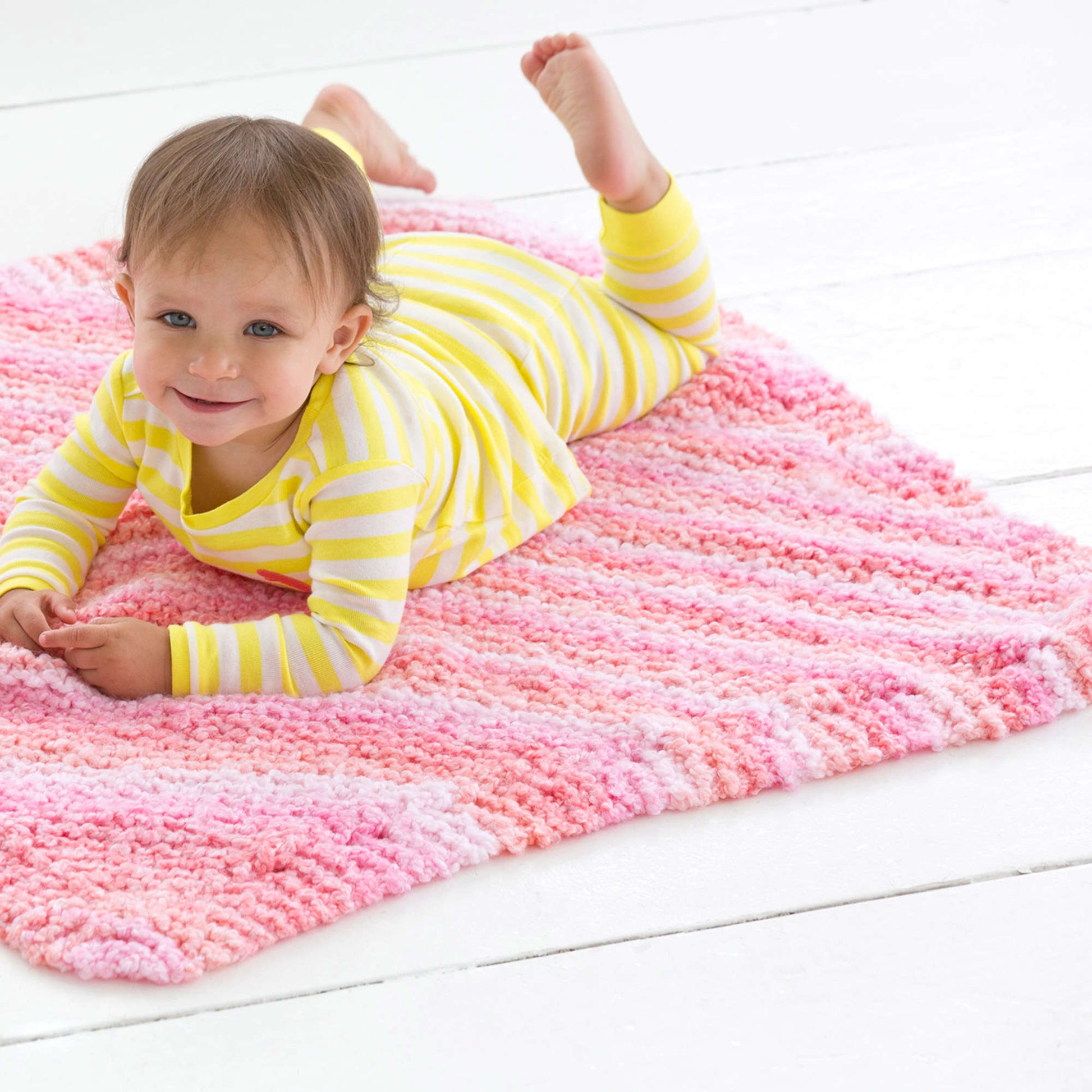 Free Red Heart Cuddle Bug Knit Baby Blanket Pattern
