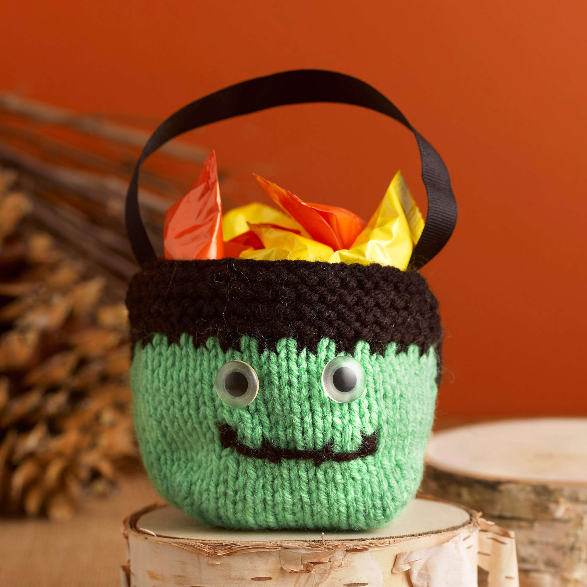 Free Easy Red Heart Trio of Treat Bags Knitting Pattern