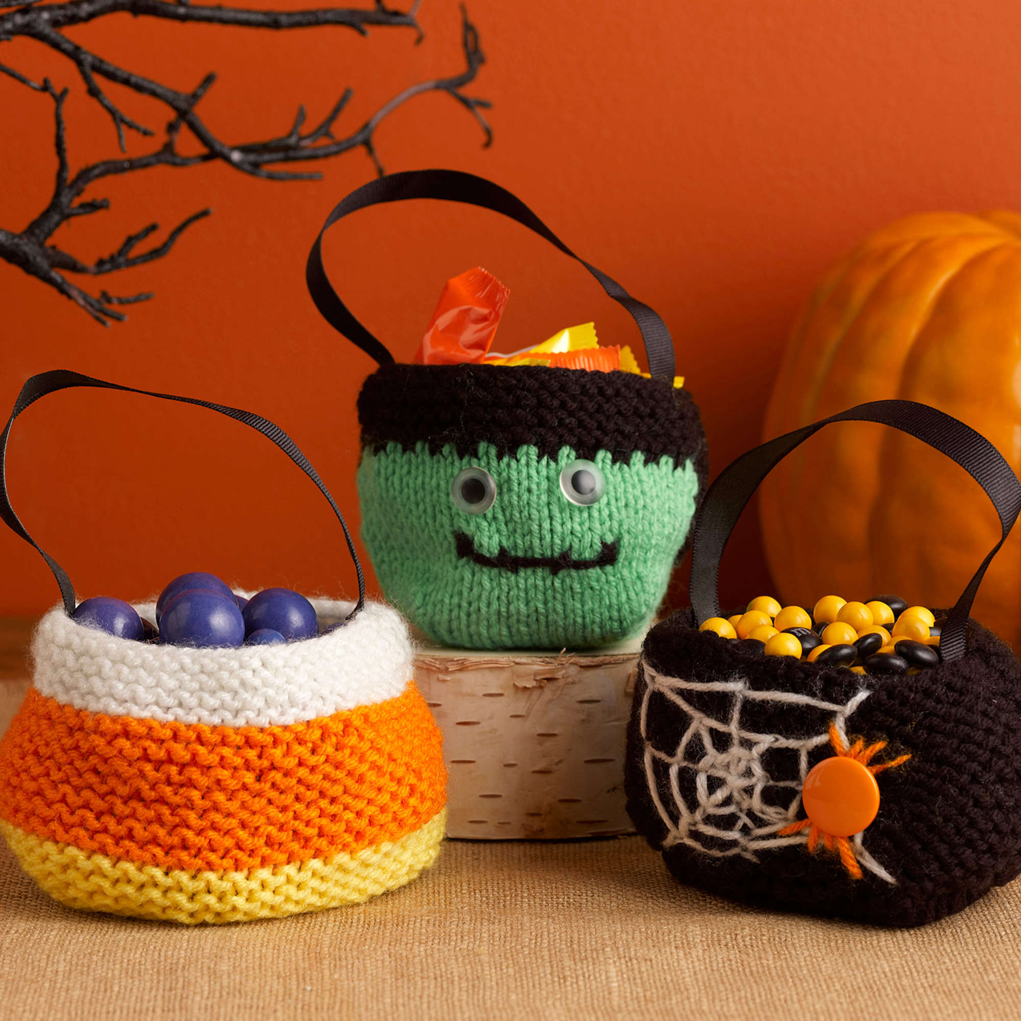 Free Easy Red Heart Trio of Treat Bags Knitting Pattern
