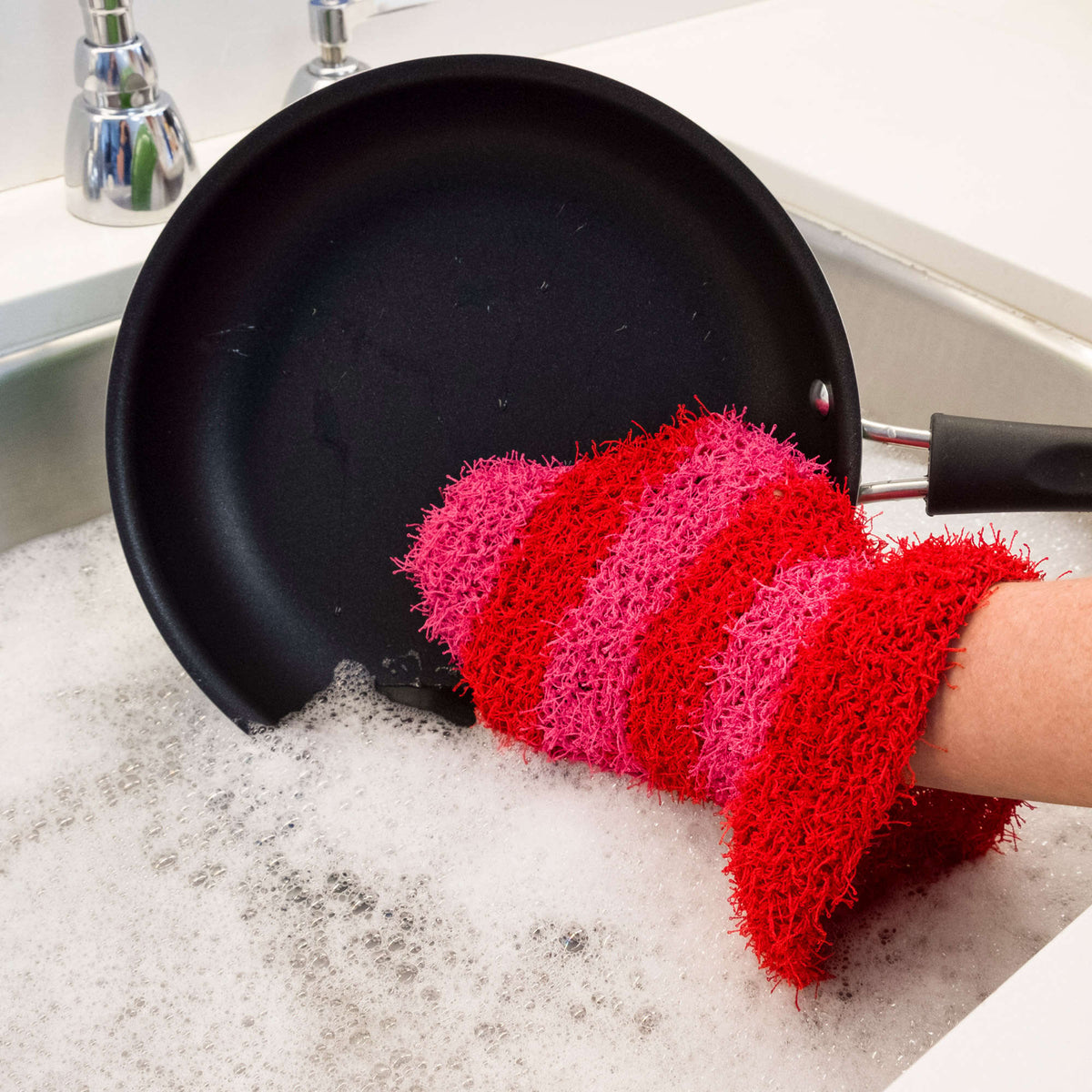 Knit Scrubby Mitt made in Red Heart Scrubby Yarn