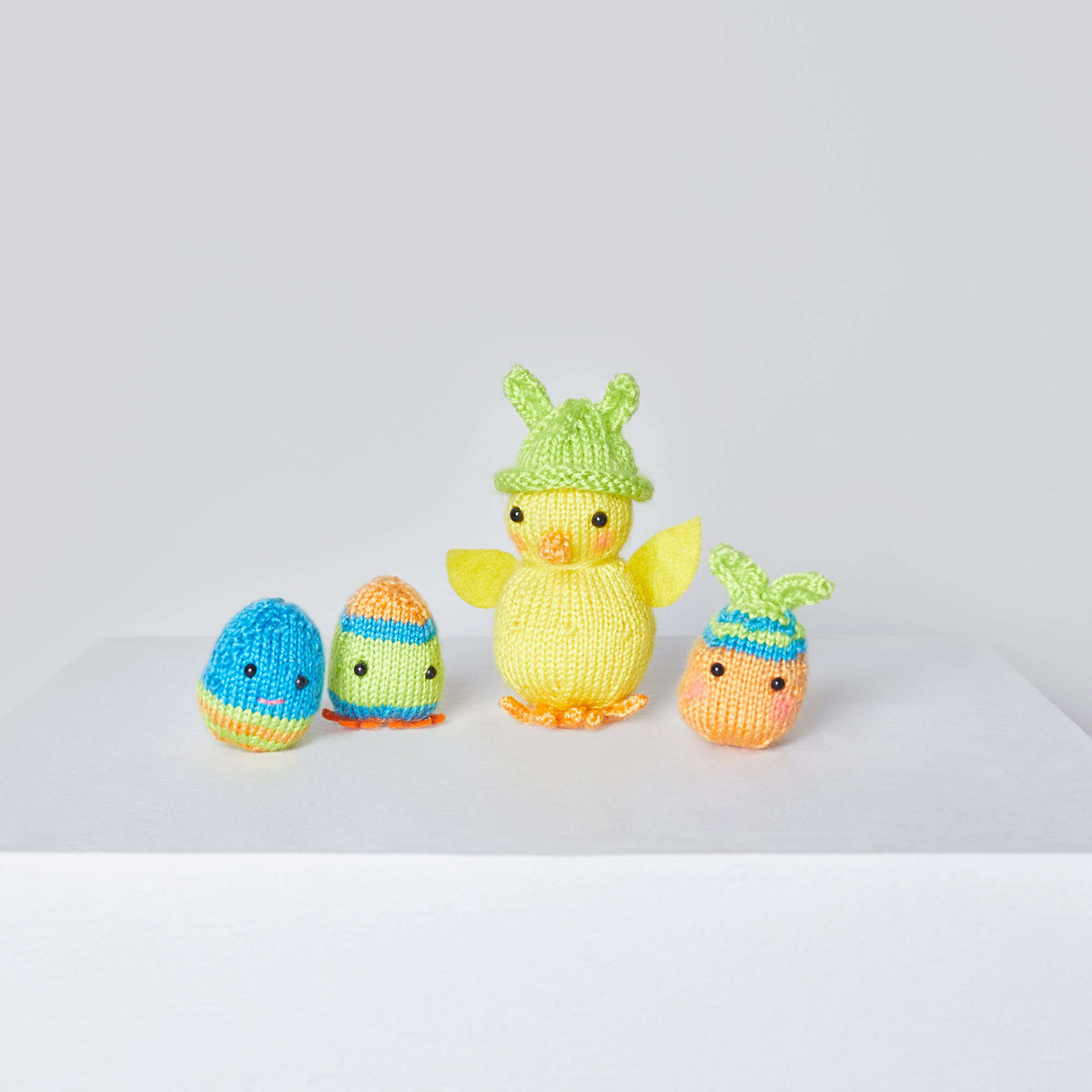 Knit Interior Décor made in Red Heart Amigurumi Yarn