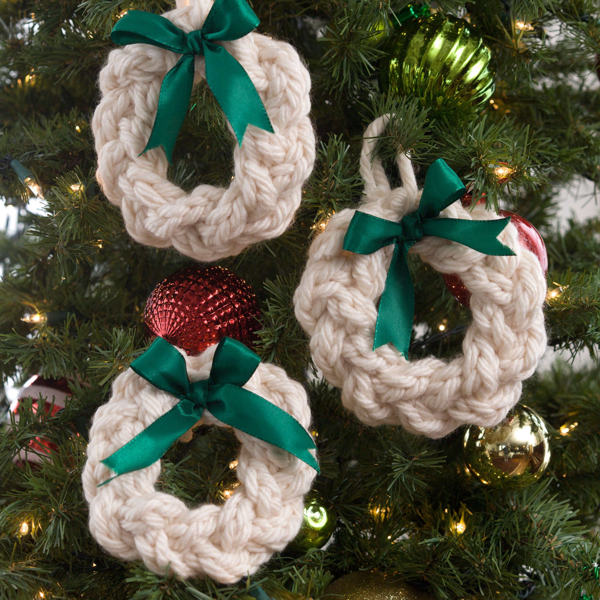 Free Red Heart Knit Wreath Ornaments Pattern