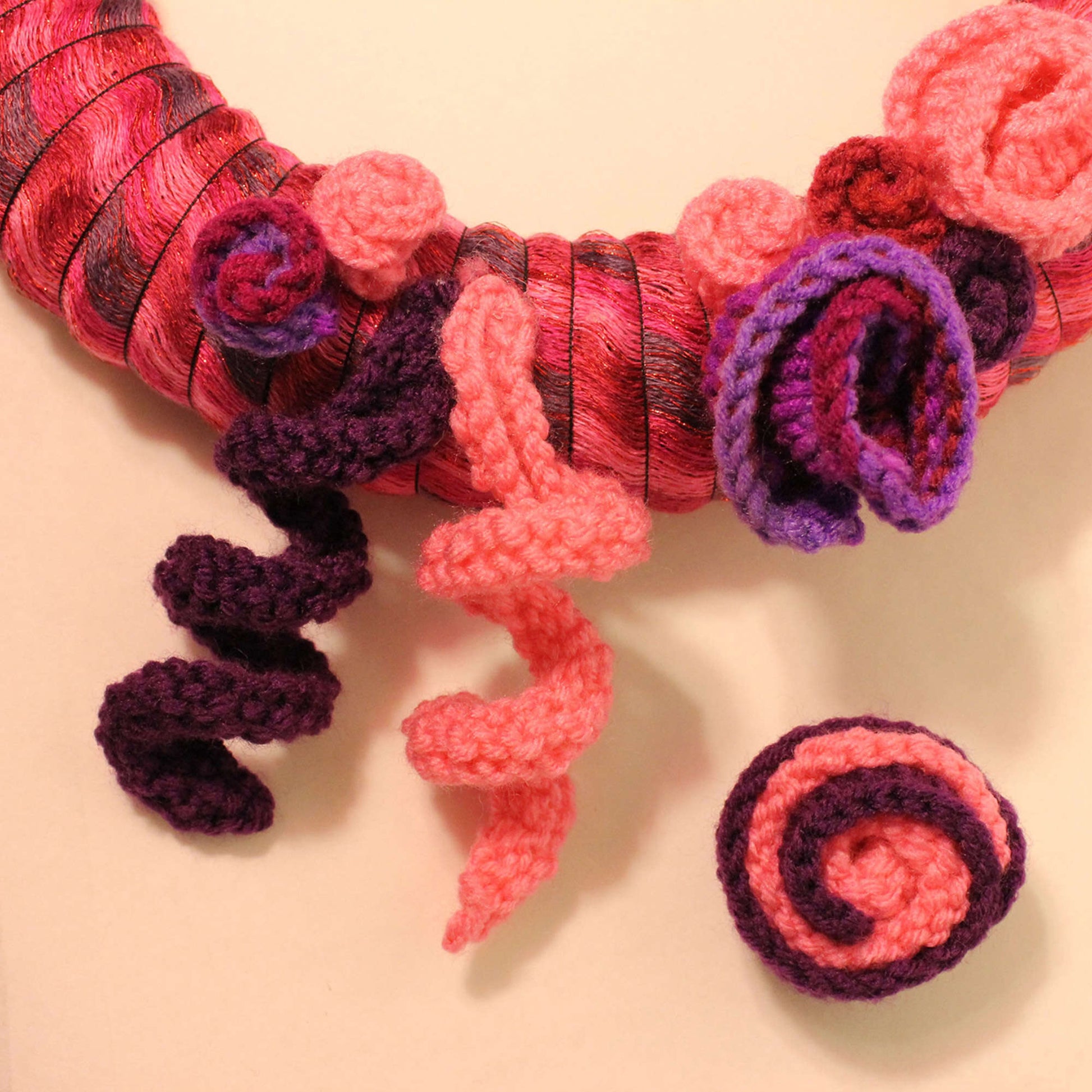 Free Red Heart Glamorous Mom Wreath Knit Pattern