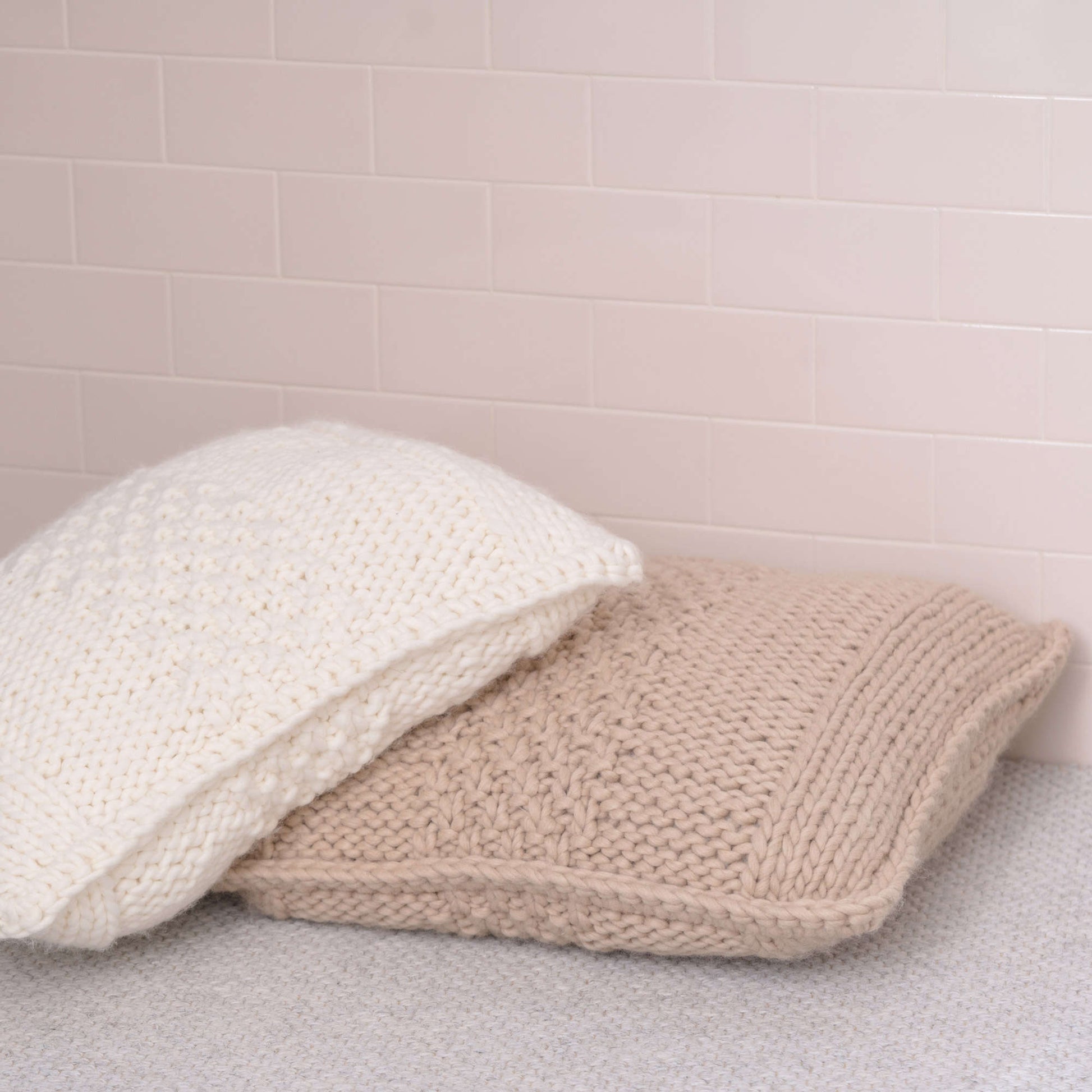 Free Red Heart Knit Roma Cushions Pattern