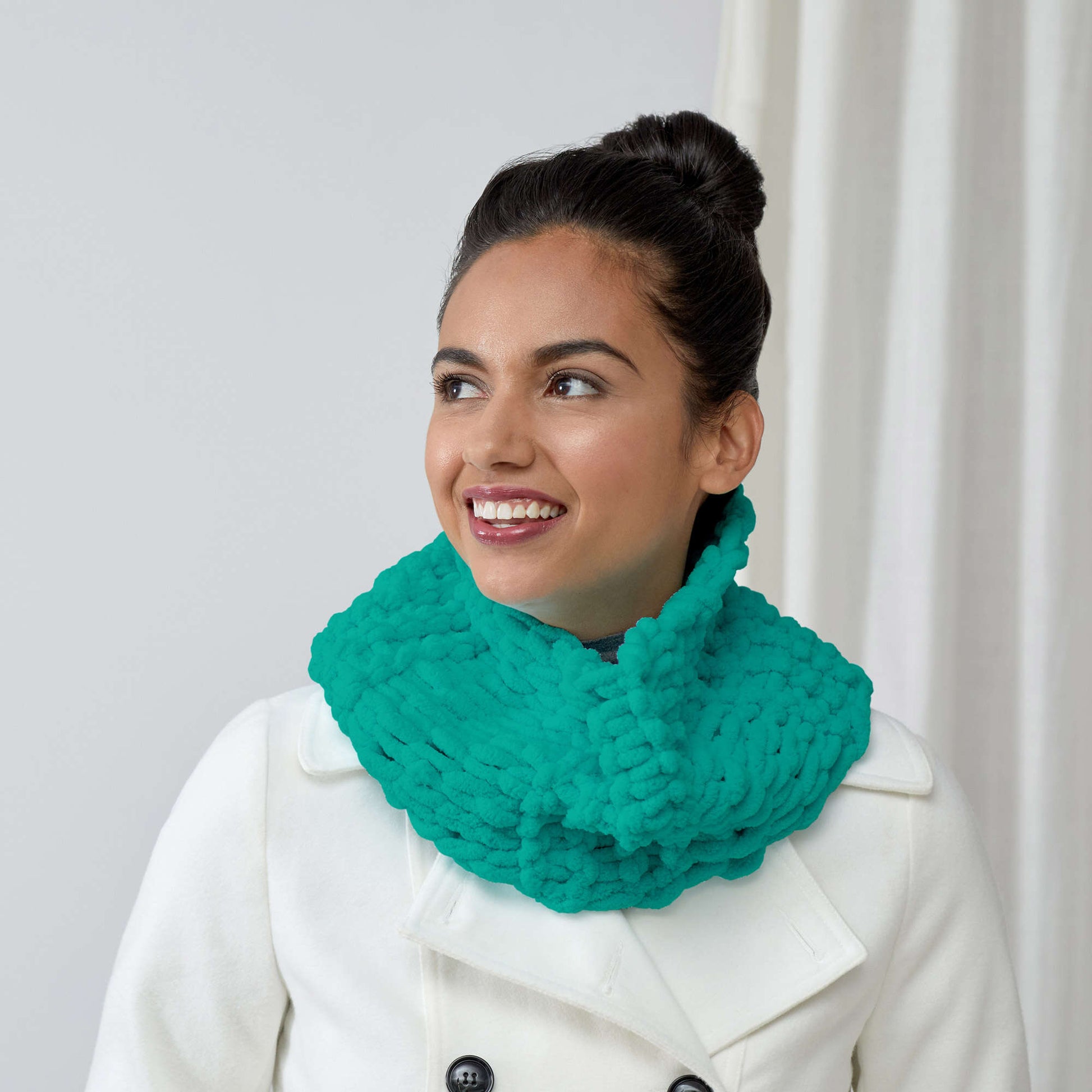 Free Red Heart Finger Looping Fun Cowl Craft Pattern
