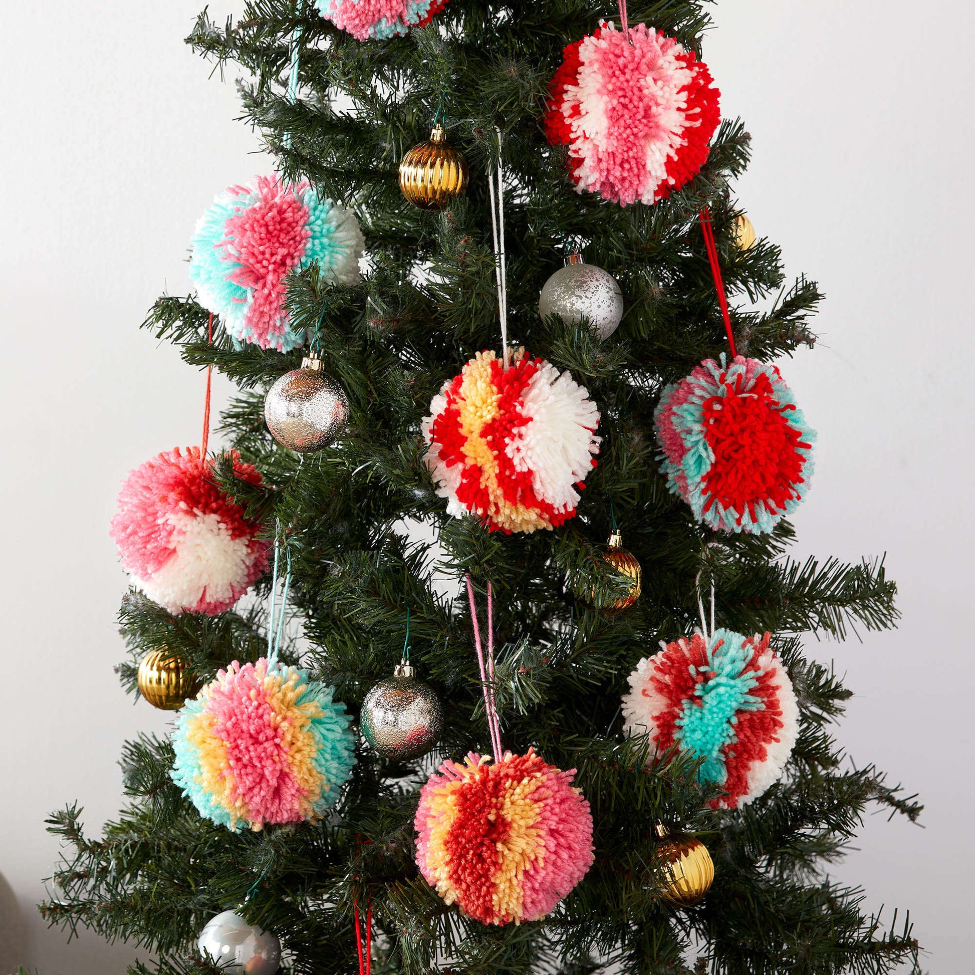 Free Red Heart Craft Pompoms For The Tree Pattern