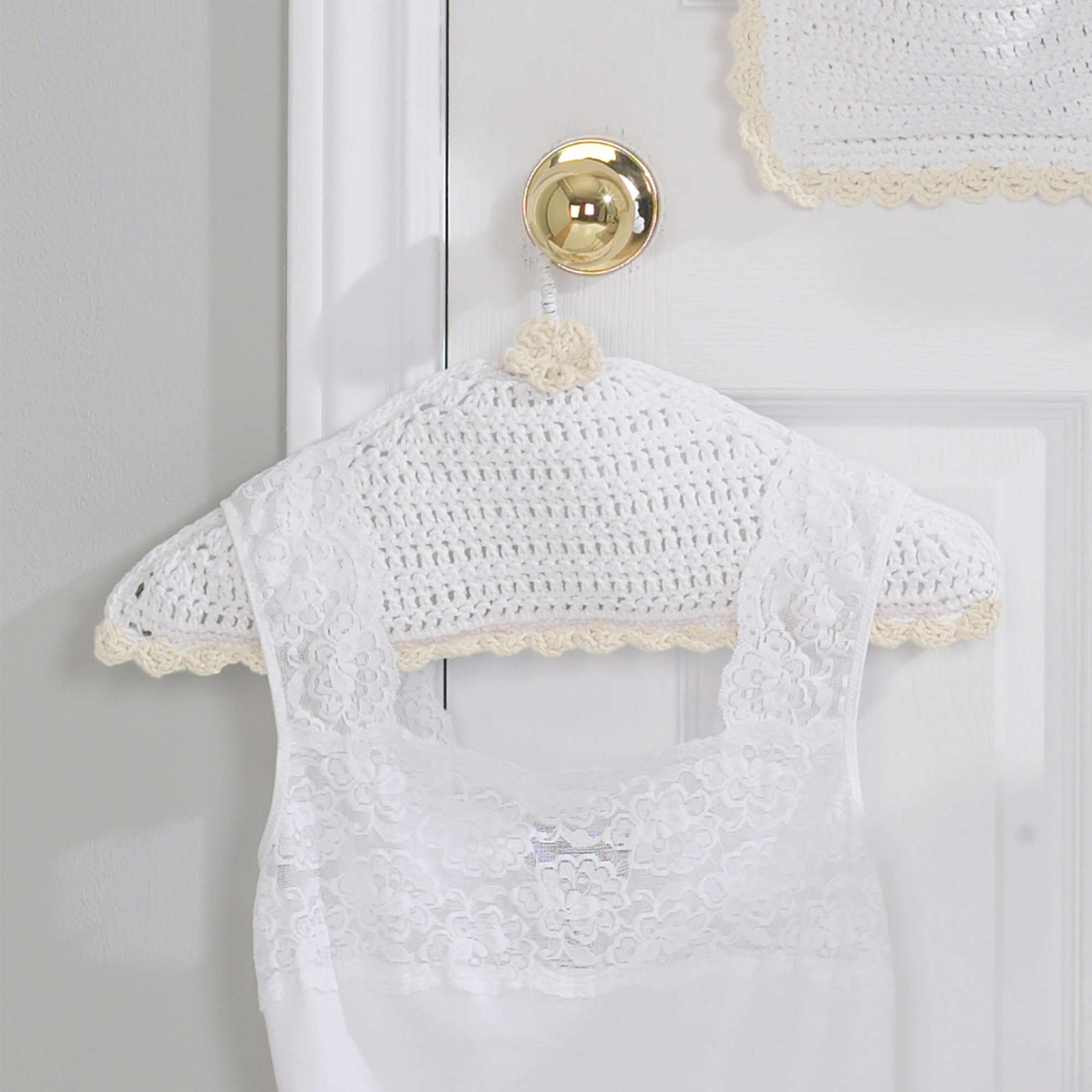 Free Lily Sugar'n Cream Hanger Cover Crochet Pattern