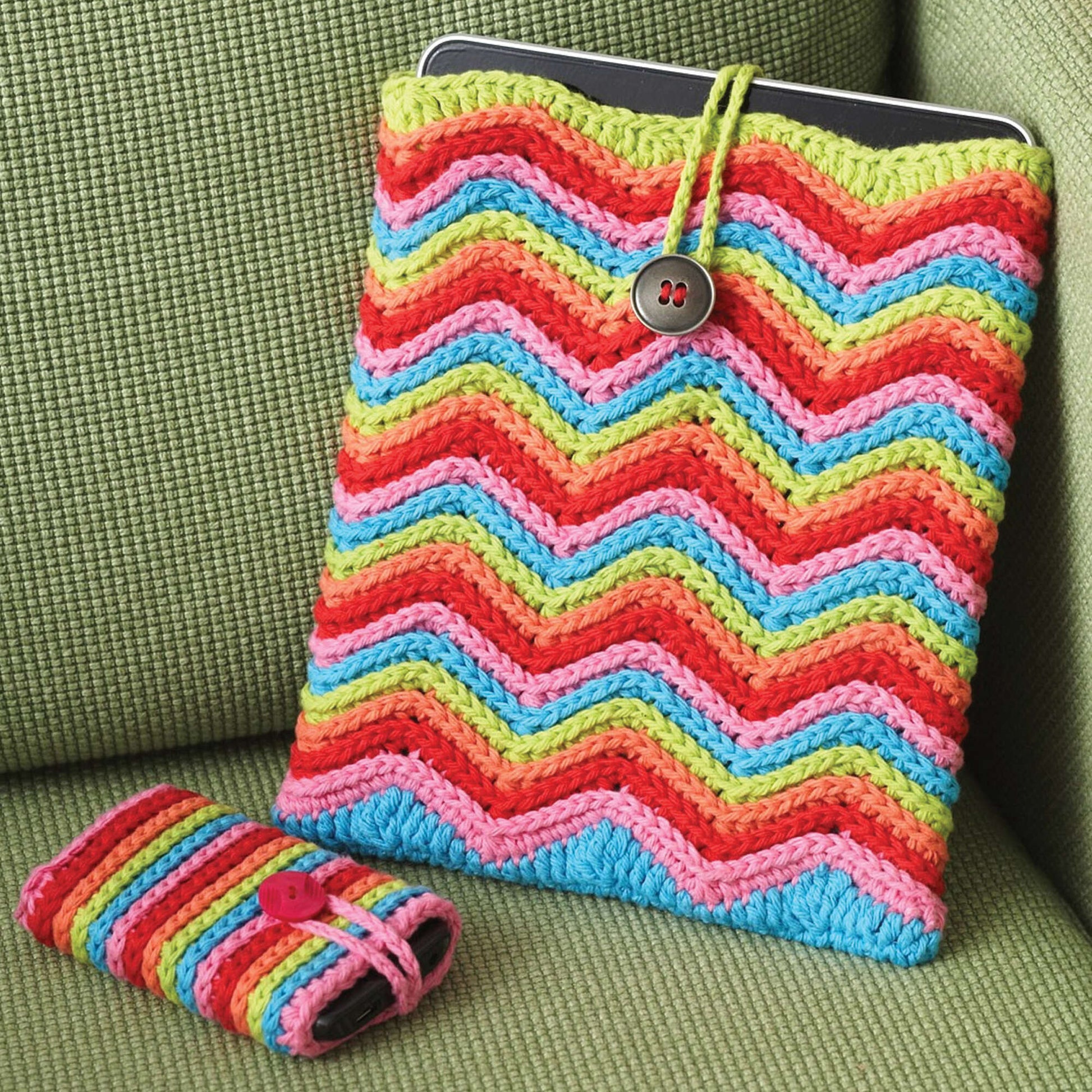 Free Lily Sugar'n Cream Rainbow Stripes Tablet or Phone Case Crochet Pattern