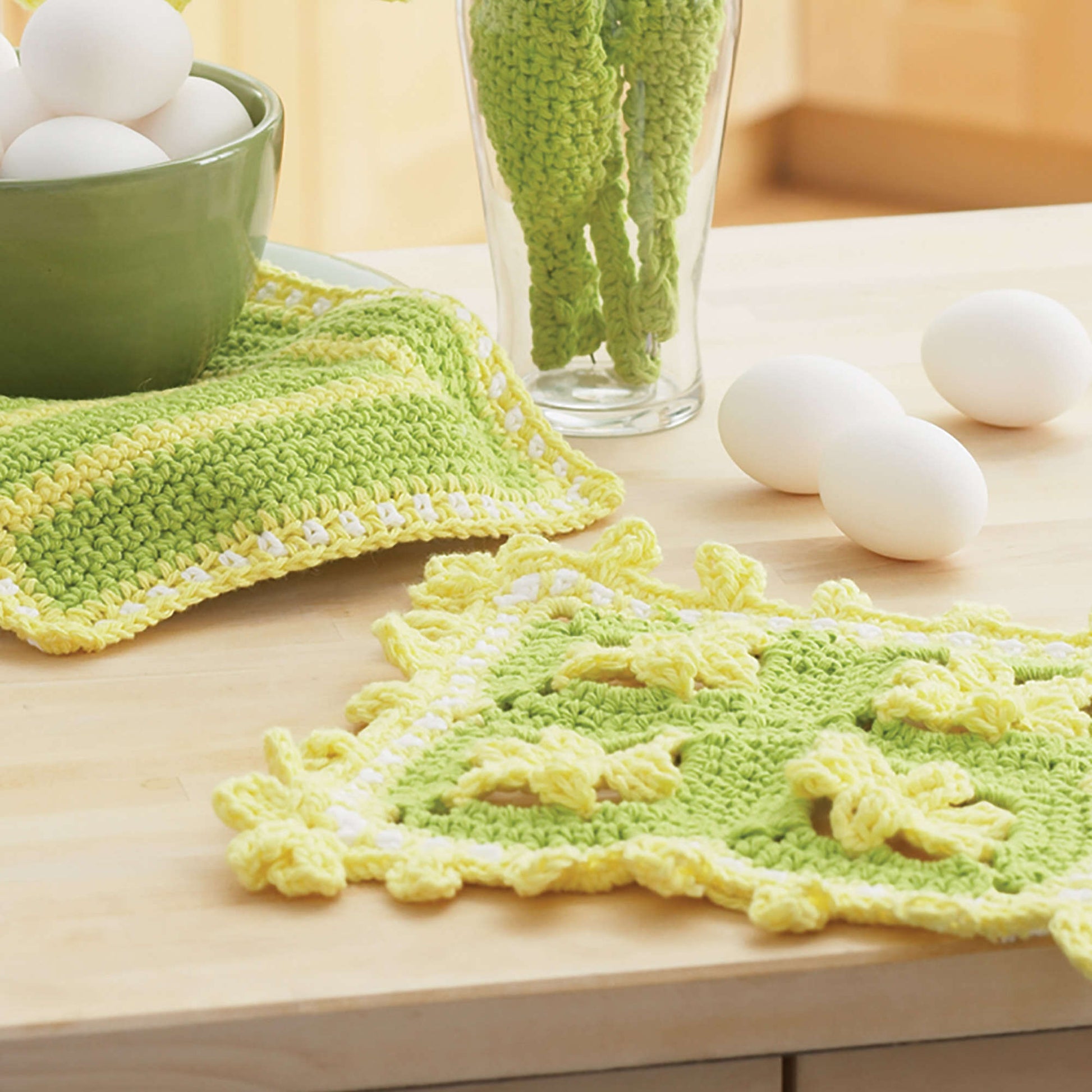 Free Easy Lily Sugar'n Cream Daffodil Dishcloths Crochet Pattern