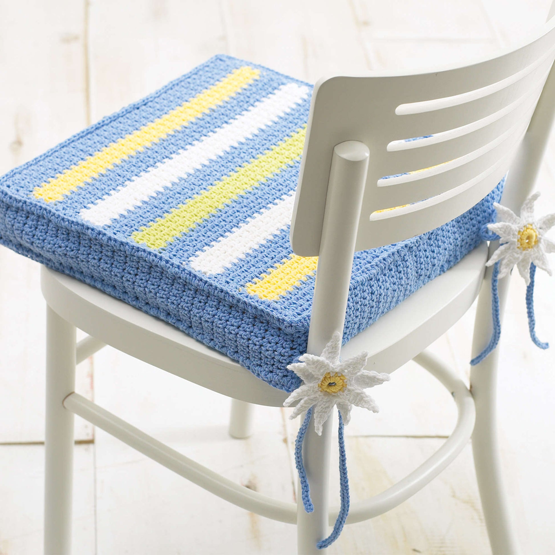 Free Lily Sugar'n Cream Chair Cushion Crochet Pattern