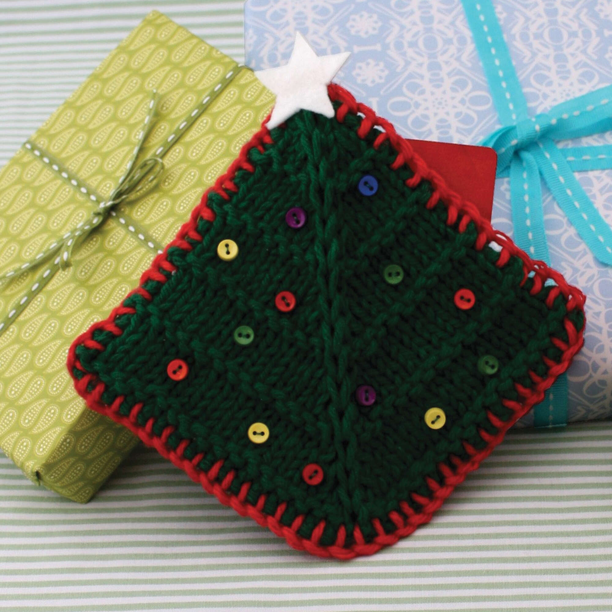 Free Easy Lily Sugar'n Cream Christmas Tree Gift Card Cozy Knit Pattern