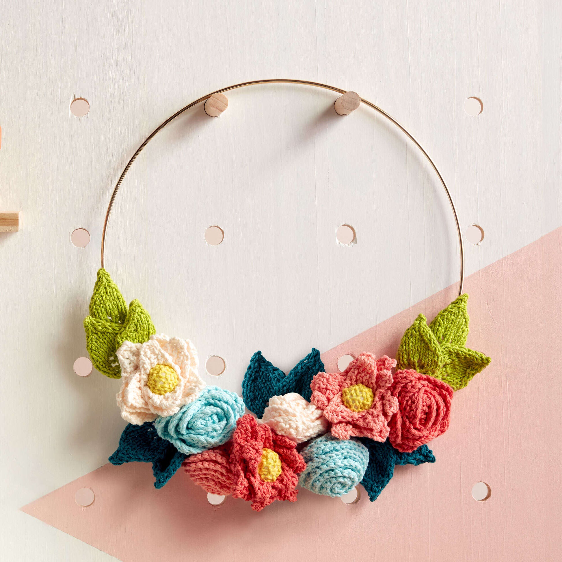 Free Lily Sugar'n Cream In Bloom Knit Wreath Pattern